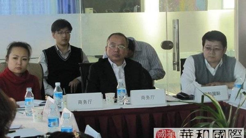 下载完成后，仔细阅读合同范本，了解其中的条款和规定。重点关注以下内容：